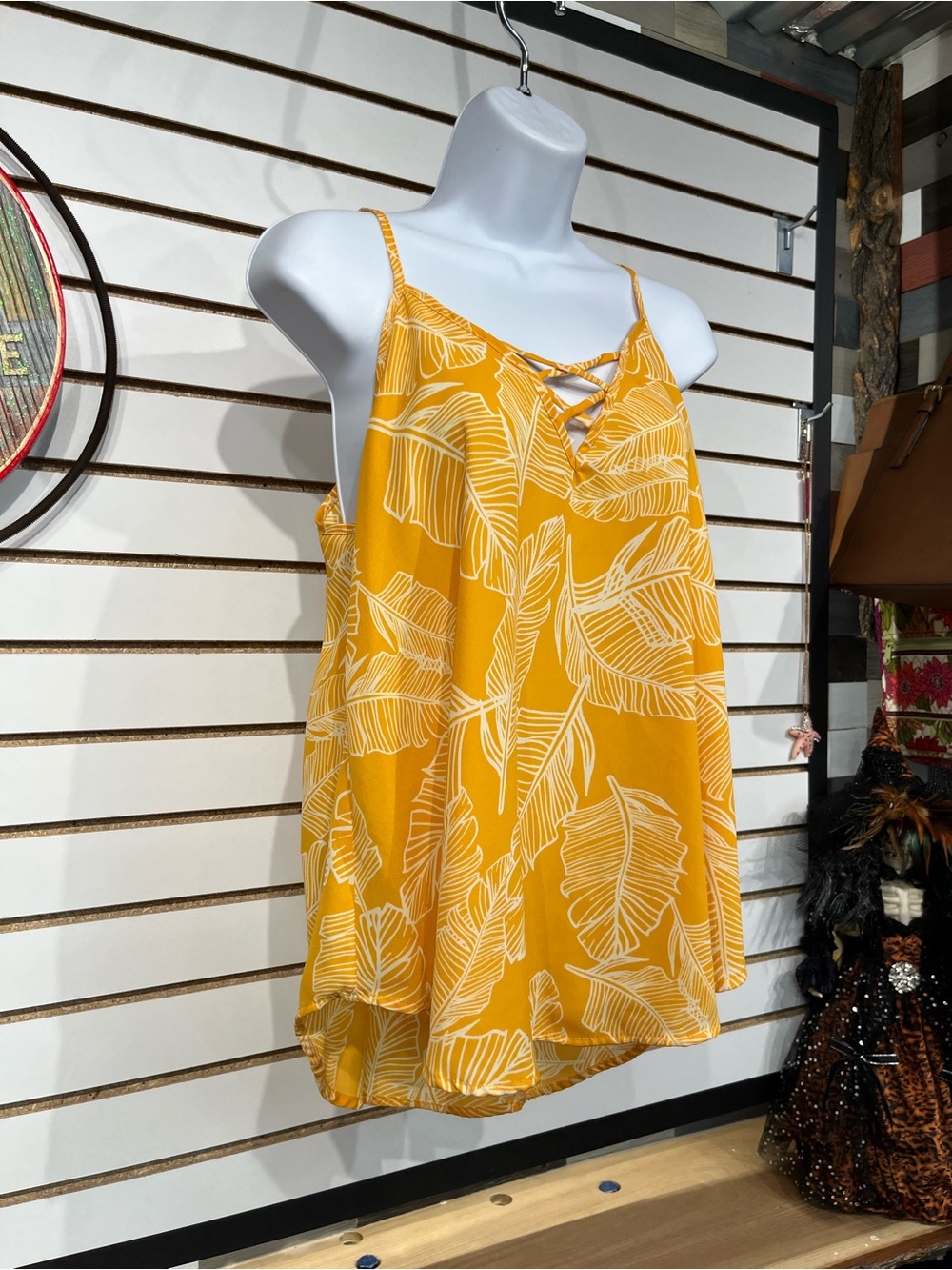 Sienna Sky sleeveless blouse size medium - Picture 3 of 8
